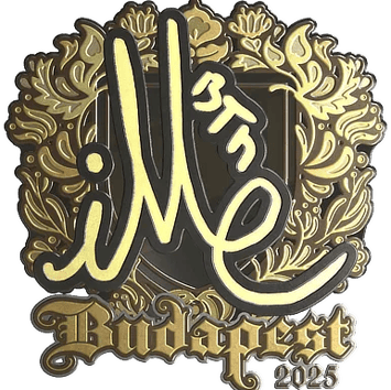 Calcomanía | iM (dorada) | Budapest 2025